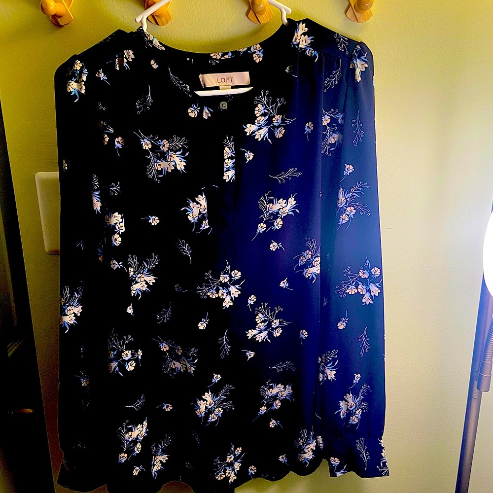 Beautiful printed top in navy with white flowers